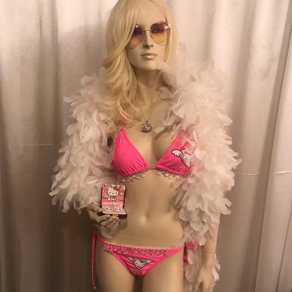 Adorable y2k hello kitty hot pink crystal bikini and earrings 💕 - Picture 3 of 14